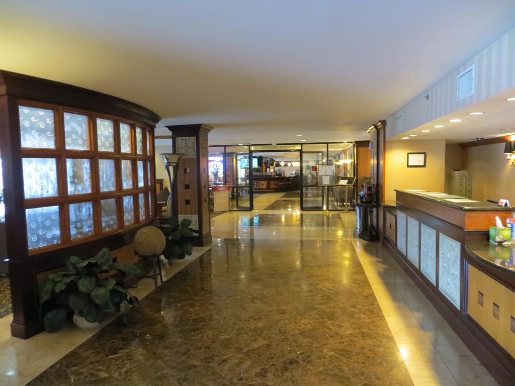 Gateway Hotel Dallas Park Central エクステリア 写真