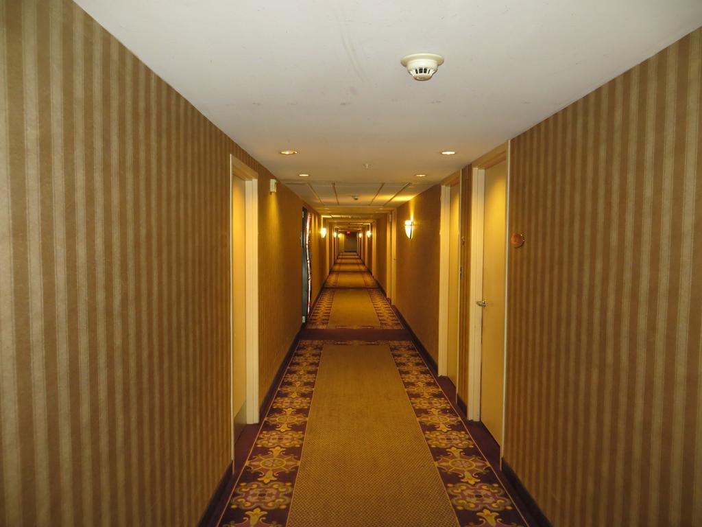 Gateway Hotel Dallas Park Central エクステリア 写真