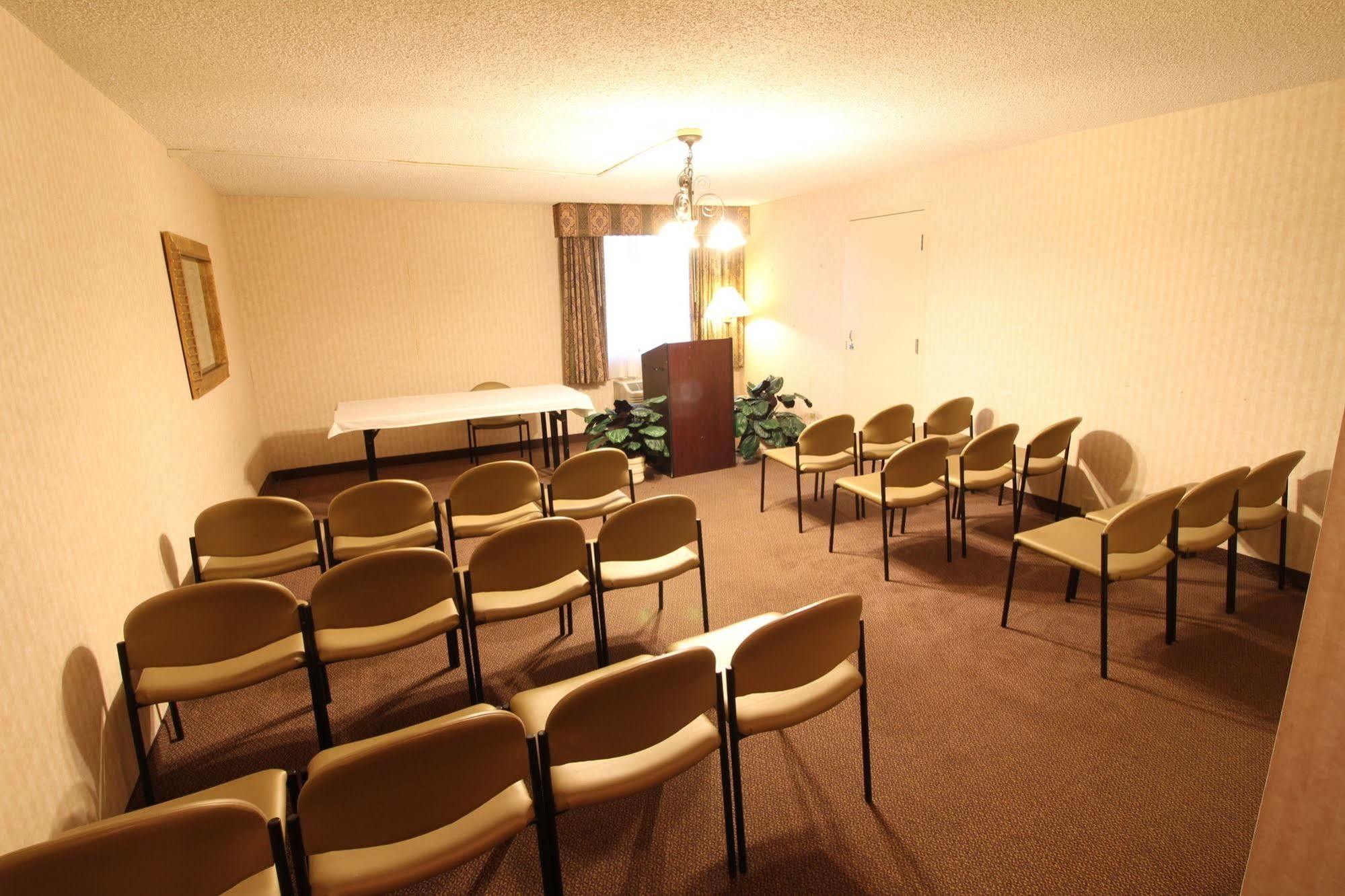 Gateway Hotel Dallas Park Central エクステリア 写真