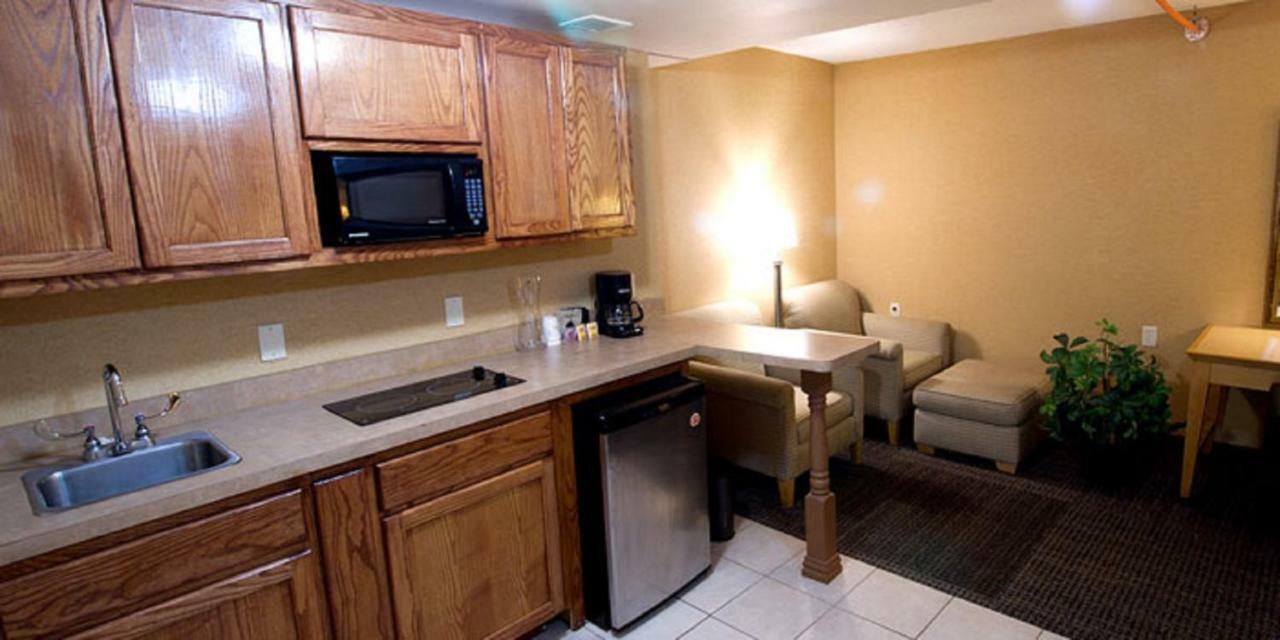 Gateway Hotel Dallas Park Central エクステリア 写真
